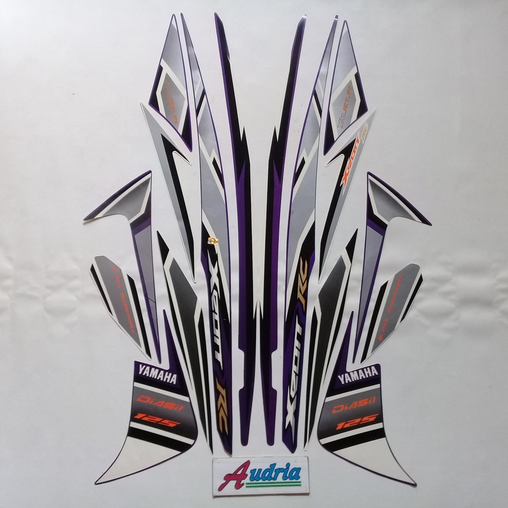 Striping sticker motor yamaha xeon rc 125 2013 ungu