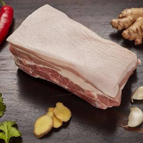 

MAKANAN BEKU / DAGING BABI SAMCAN PORK BELLY SAM CAN SKIN ON 1KG NON COD