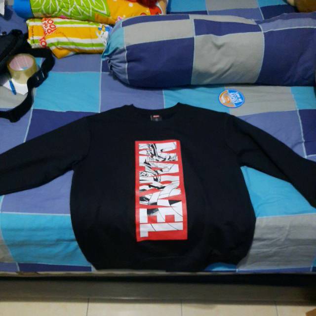 preloved sweater Marvel