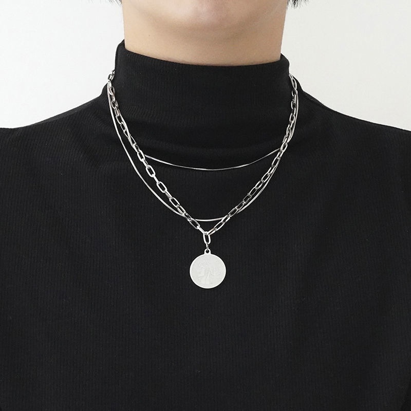 Kalung Rantai Multilayer Desain Koin Potret Gaya Hip Hop Untuk Wanita