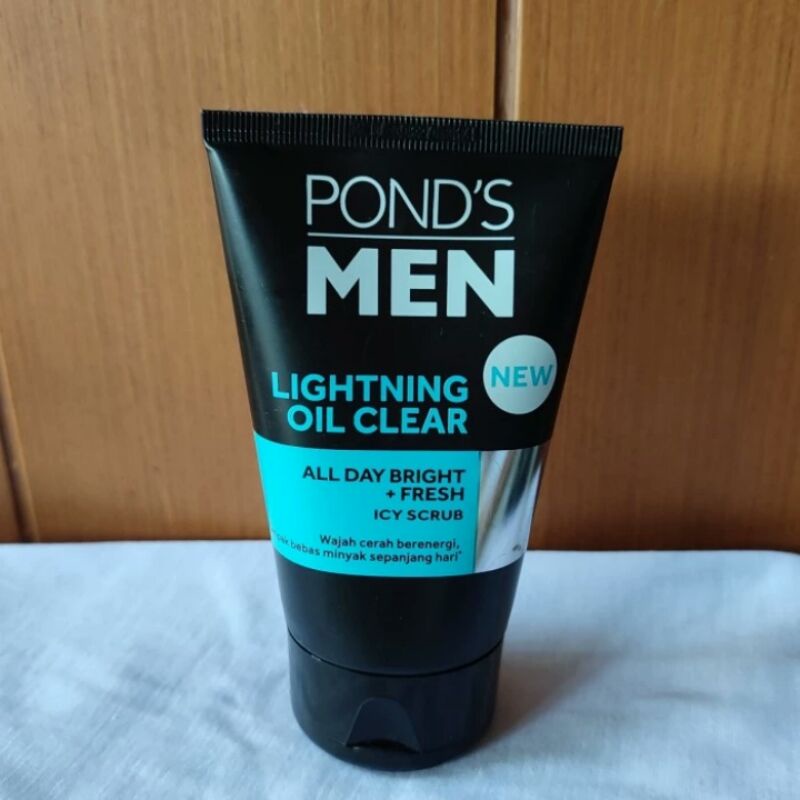 POND'S Men Lightning Oil Clear Facial Scrub Anti Bakteri 100g