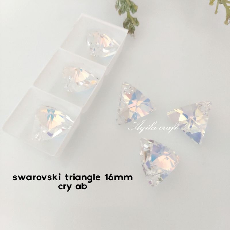 SWAROVSKI TRIANGLE 16MM CRY AB