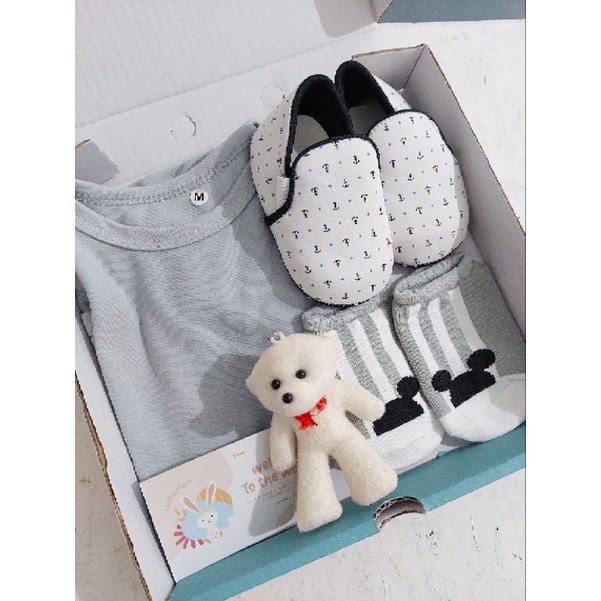 (4 IN 1 BABY BOY GIRL) HAMPERS KADO LAHIRAN BAYI GIFT BOX SEPATU BAJU JUMPER KUPLUK KAOS KAKI SEPATU FLATSHOES BONEKA MURAH MERIAH HADIAH LAHIRAN-Abu sailor