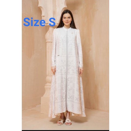 Wearing klamby Mashrabiya outer