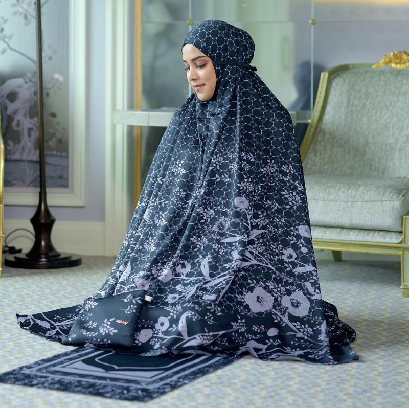 MUKENA SILKY GLOW BLACK "BY MYLADY"