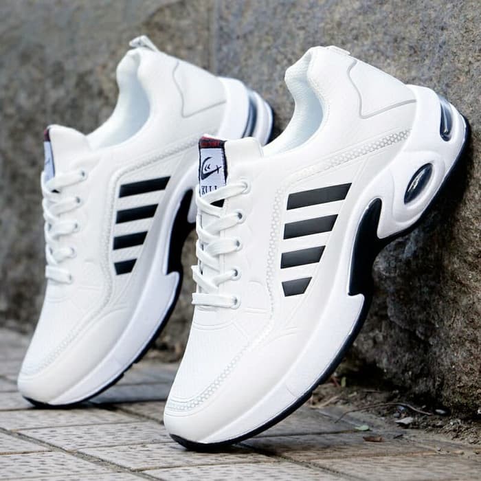 Sepatu pria sneakers model keren masa kini import