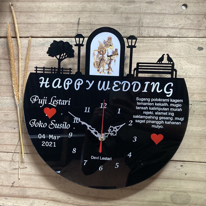 KADO PERNIKAHAN TEMA WAYANG JAM AKRILIK KEREN