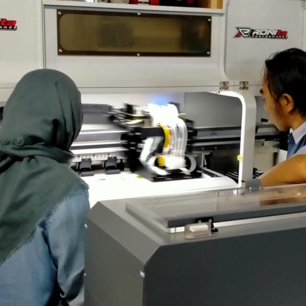 

perekat-pengikat- jasa cetak sticker film pet sablon digital meteran-tinggal press saja -pengikat-