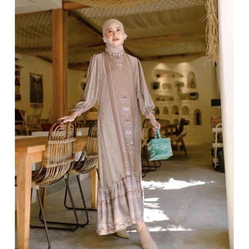 Madeena Dress by Haideeorlin Warna Gold