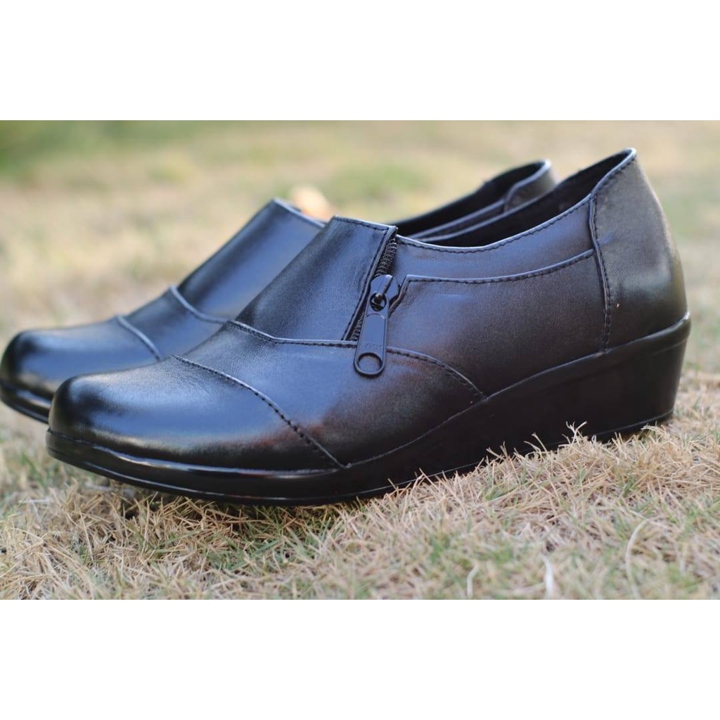 Sepatu pantofel wanita kickers kulit asli original bestie formal kerja kantor fantofel wedges tinggi