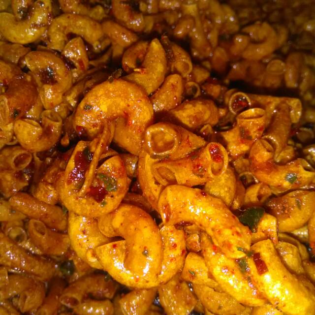 

Makaroni pipa pedas daun jeruk