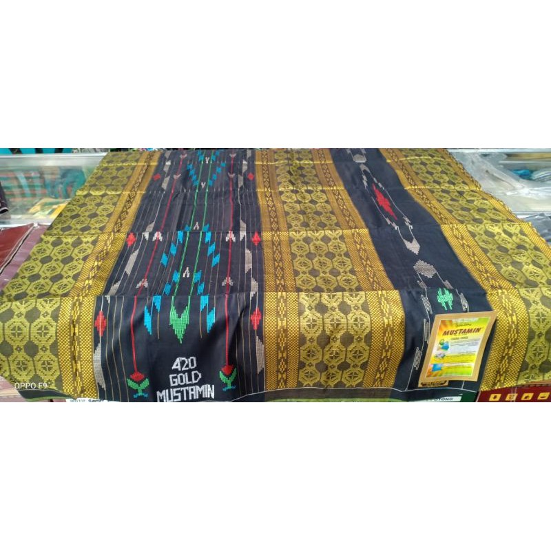 READY SARUNG MUSTAMIN GOLD BENANG 420 DENGAN BAHAN SUTRA 50%, MOTIF TAMER