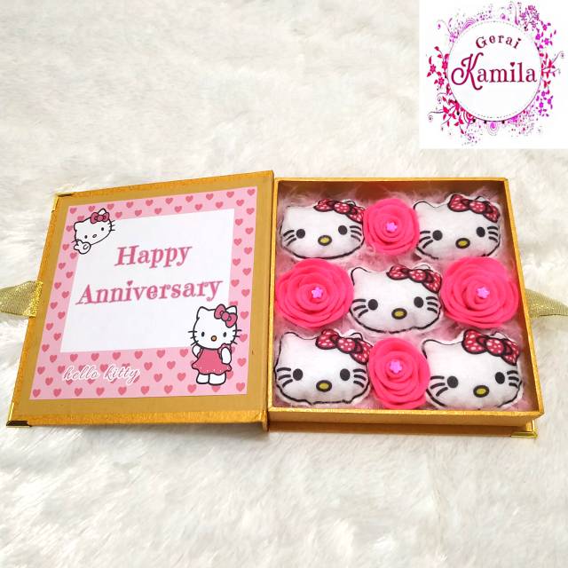 

Flower box bunga mawar flanel dan boneka hello Kitty kado hadiah unik