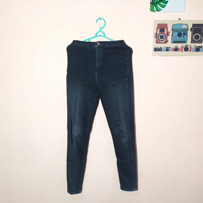 Preloved HW High Waist Jeans Hitam