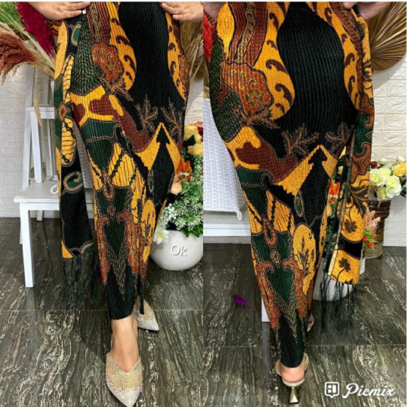 kamen jadi plisket sutra bali