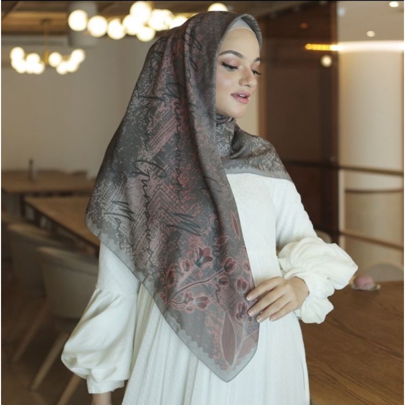 LILY FLOWER GREY SCARF BY MANDJHA IVAN GUNAWAN