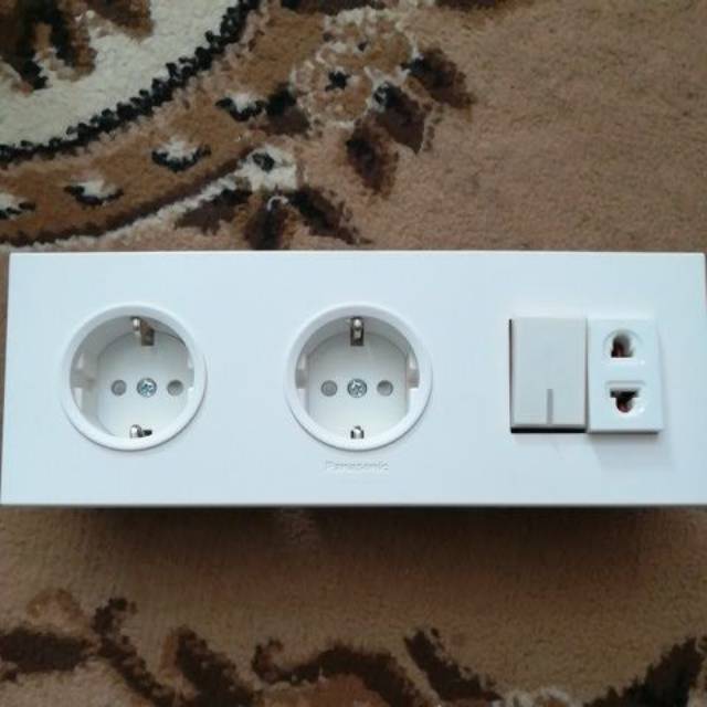 Panasonic White Kombinasi Stop Kontak 2 gang + 1 Saklar Neon & stop kontak mini universal
