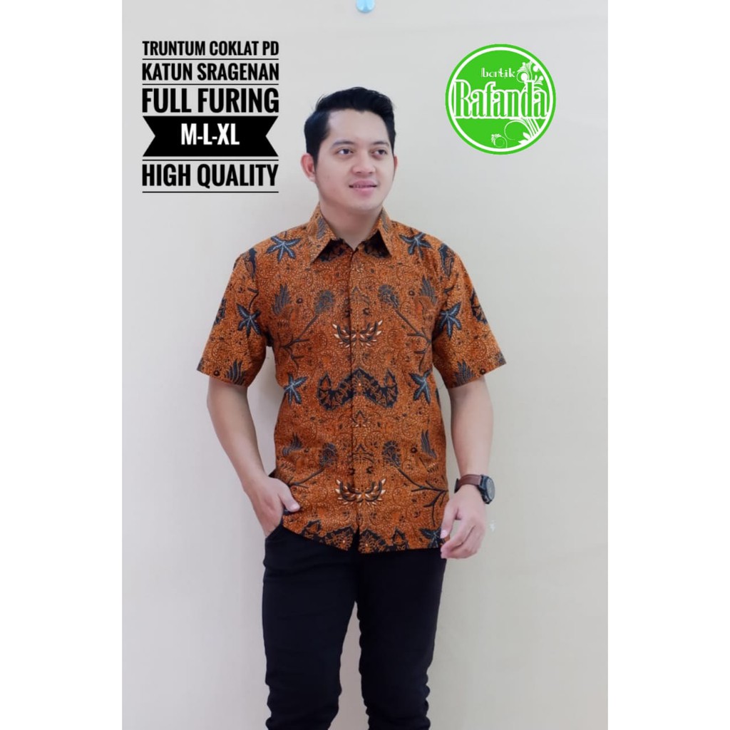 TRUNTUM COKLAT RAFANDA BAJU KEMEJA BATIK SOLO PRIA LENGAN PENDEK PANJANG LAPIS FURING ATASAN BATIK PREMIUM MODERN KATUN HALUS SATRIO GAGAH PRABU WARNA 2 SEGI EMPAT  PASOPATI MERAK BIRU WARDANA PRABU  SEKTI MERAH KARYA WARNA MERAK TLOMPO ALDIFA WAYANG BIRU