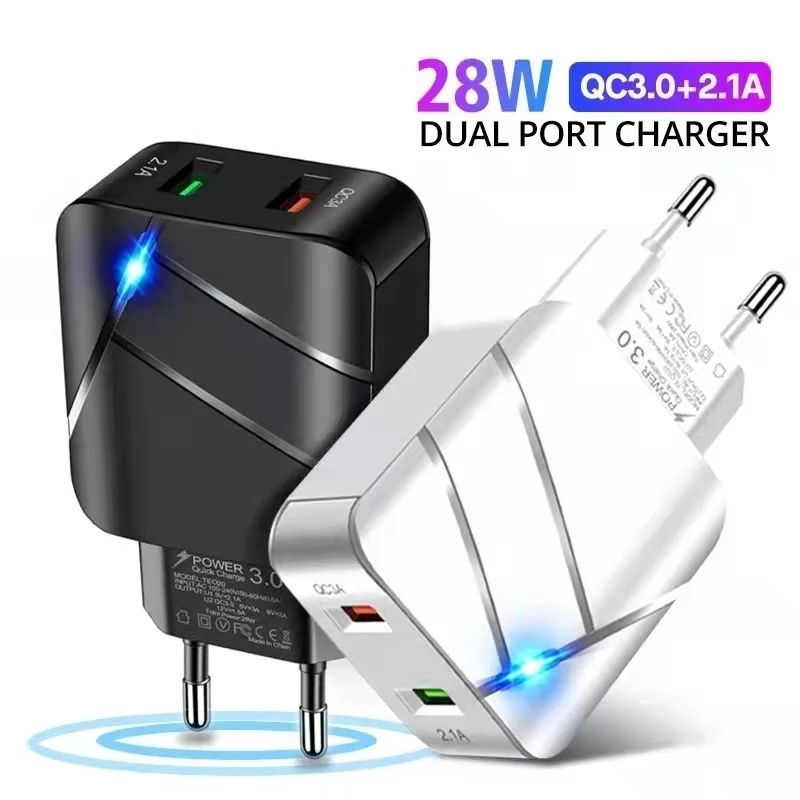 Adapter Charger Handphone 28W Multi Port USB Fast Charging Portable Plug US / EU Dengan Lampu Untuk Travel