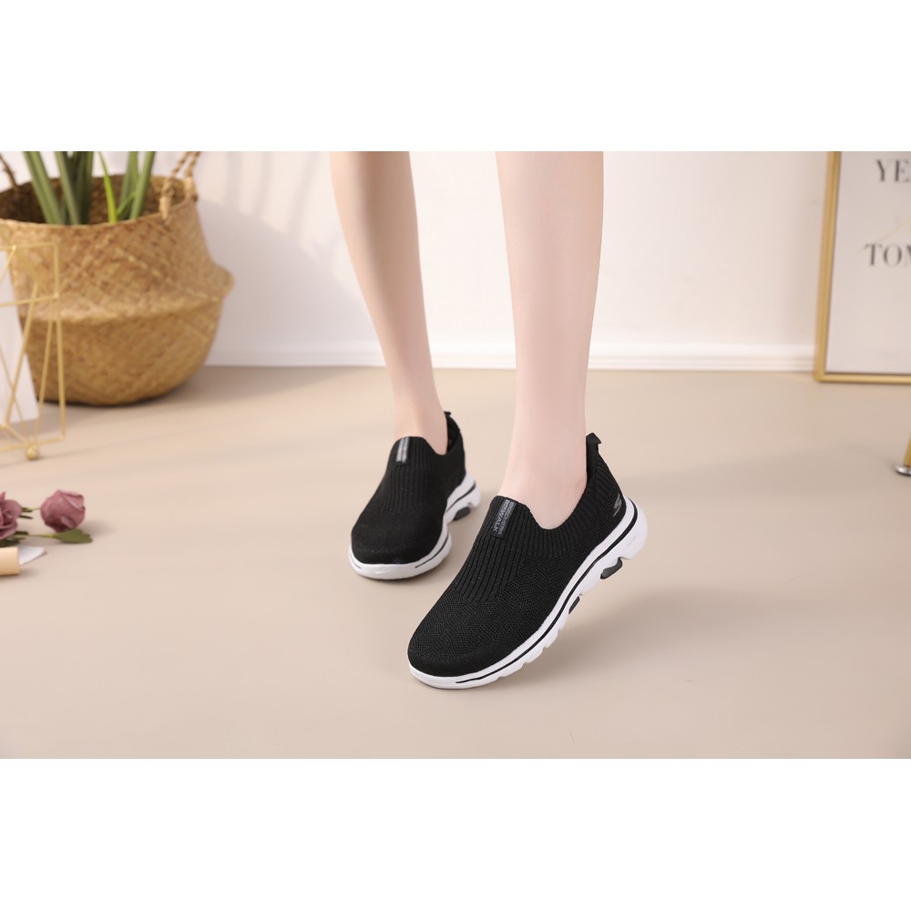 SKECHERS Sepatu wanita tidak licin sneakers 2022 Sepatu olahraga rajutan terbang sports shoes