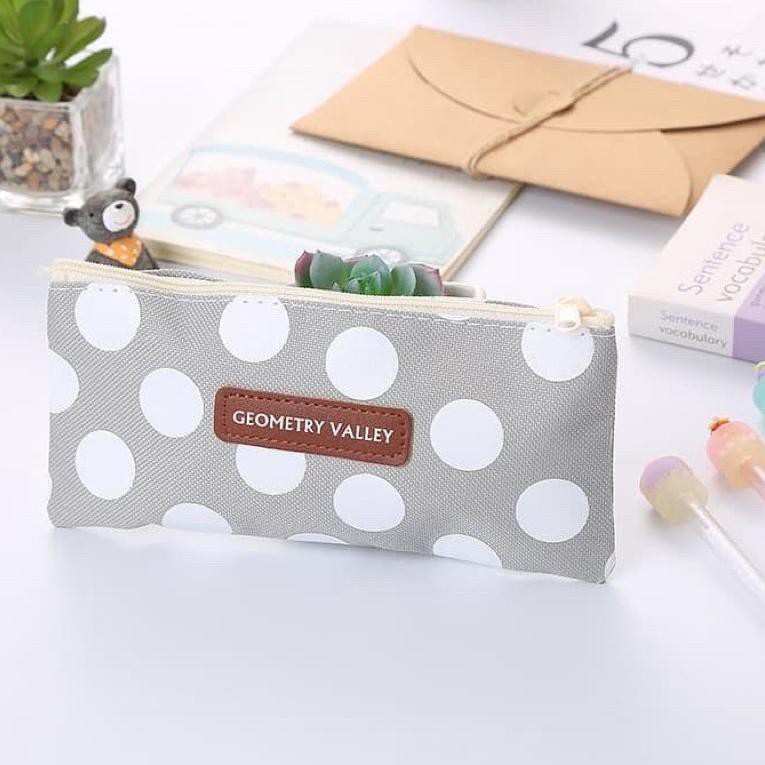 

{New Mall YM 12Ju2Bk} Pencil Case Grid Pattern Biometry Valley Tempat Pensil Motif Kotak Monokrom Mo