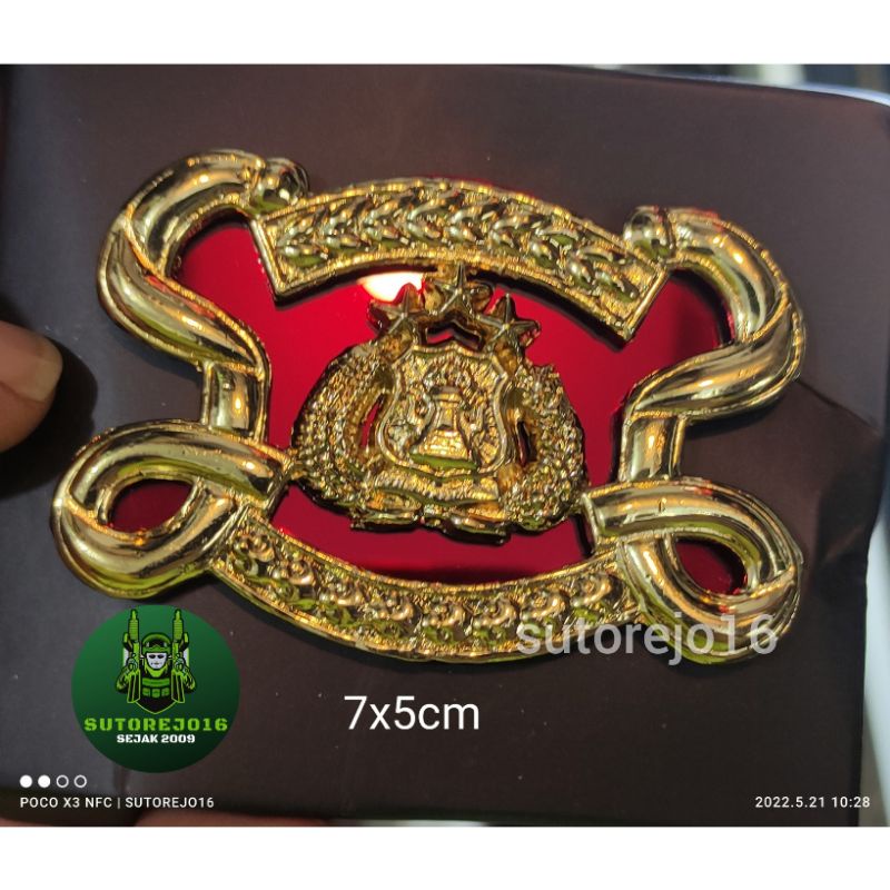 emblem topi baret polri brimob latar merah akrilik miror