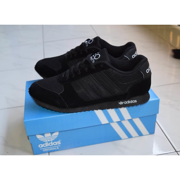 SEPATU MODEL KINI TERKINI KENKINIAN BUAT SEKOLAH KERJA HAK PUMP HEELS / SEPATU SPORT ADIDAS HITAM