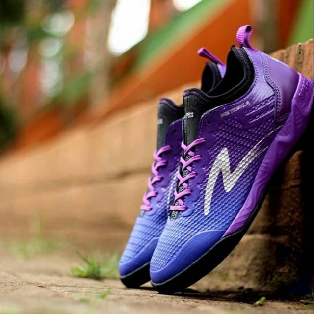 Sepatu futsal specs metasala musketeer purple