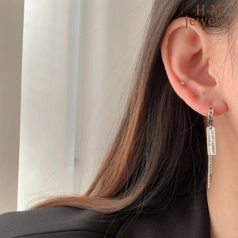 Anting Klip Asimetris Desain Papan Catur Hati Gaya Retro Untuk Wanita