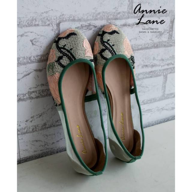 SEPATU BROKAT FLAT