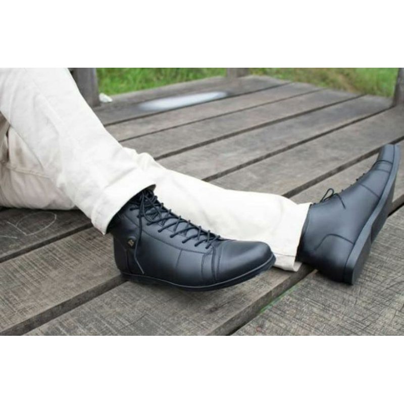 Sepatu Boot Pria Kulit Asli Boots Model Bikers Touring Warna Hitam angkle boots safety riding