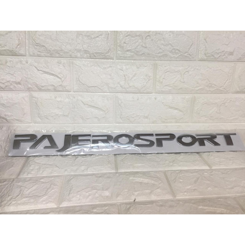 emblem tulisan  PAJERO SPORT