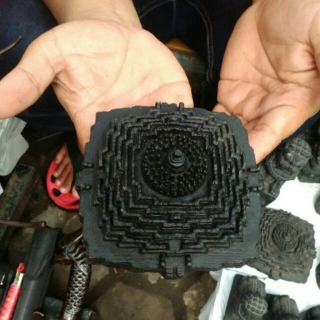 Miniatur Candi Borobudur Uk. Kecil - bahan batu