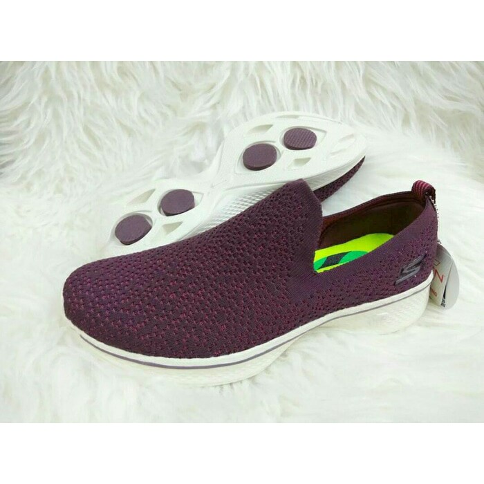 Sepatu Skechers Goga Max Wanita