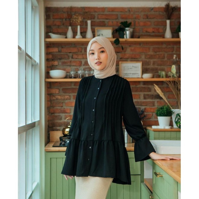 SE KYUNG TOP BY GEULIS