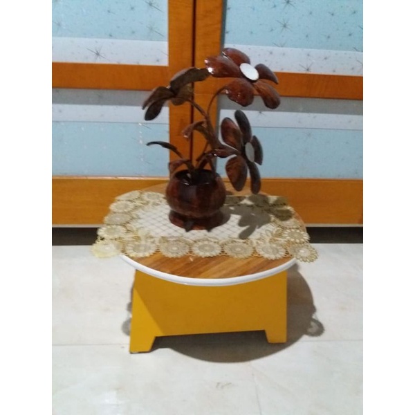 BUNGA HIAS DARI BATOK KELAPA