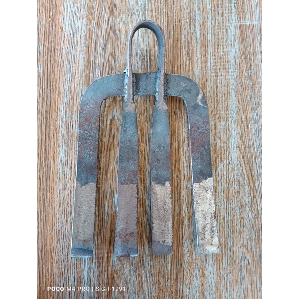 pacul atau cangkul garpu