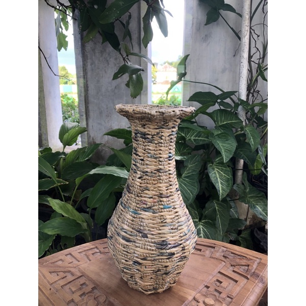 kerajinan vas bunga koran