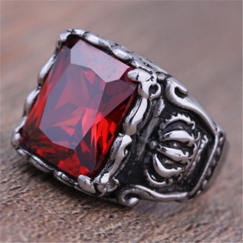 Cincin Desain Mahkota Ruby Bahan Stainless Gaya Vintage Untuk Pria