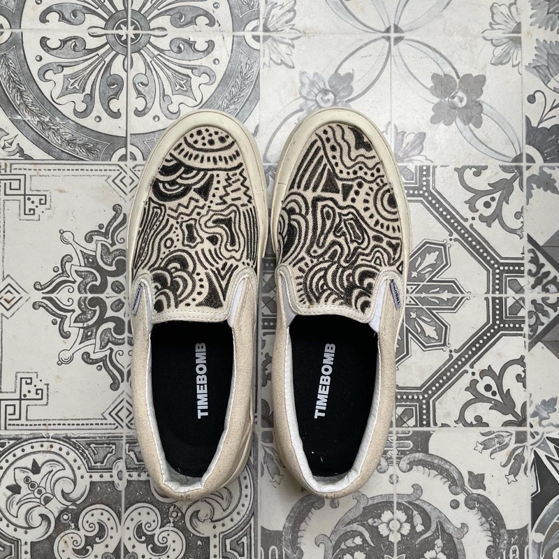 Timebomb slip on (Local Brand)