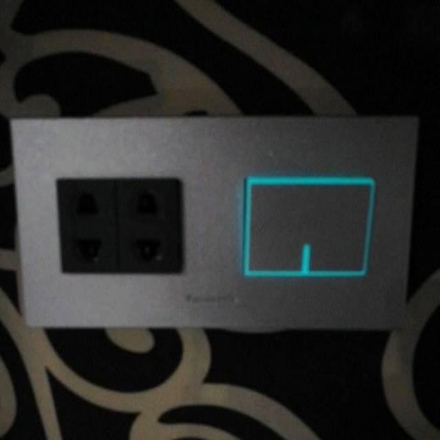 Panasonic Silver 2 Stop Kontak mini universal + saklar 1 Gang Wide Fluorescence