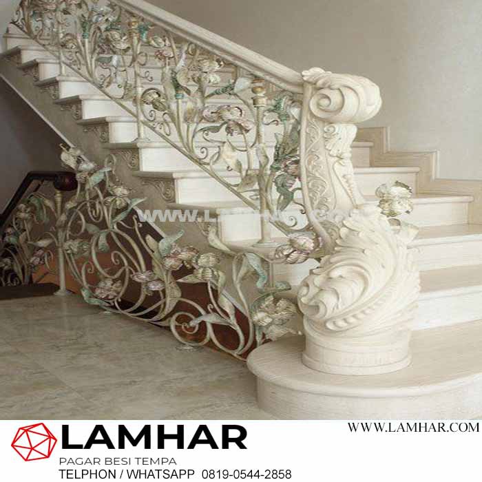 Railing Tangga Besi Tempa Motif Bunga