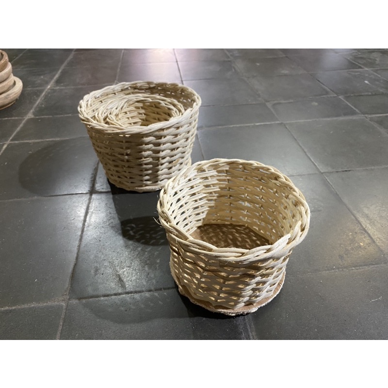 

Keranjang Pot Rotan kecil | Vas Rotan kecil | Hampers Rotan | Diameter (bawah) 14cm
