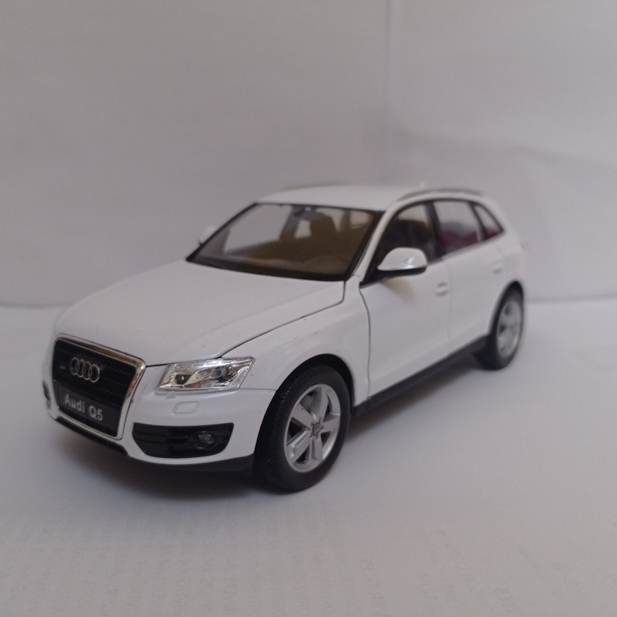 mobil Audi Q5 white welly 1:24 mobil mainan hoby koleksi harga murah
