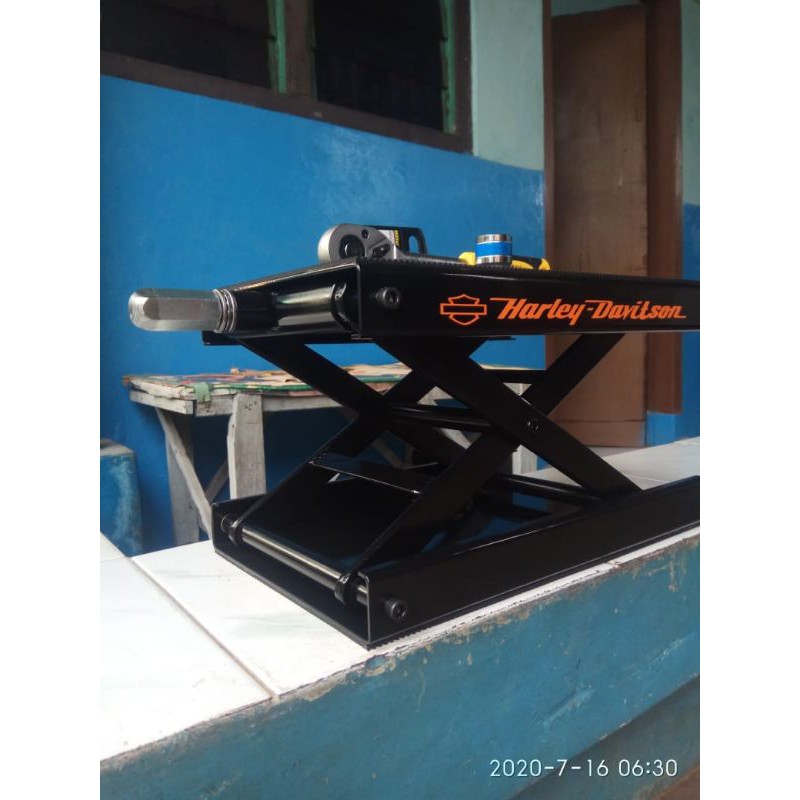 Dongkrak harley davidson