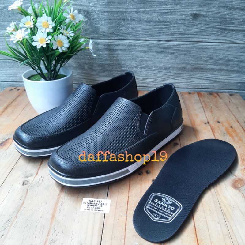 Sepatu Karet Pria Merk Sankyo Saf 157/Sepatu Karet Pria Att Sankyo 157/Sepatu Pantofel Karet Pria