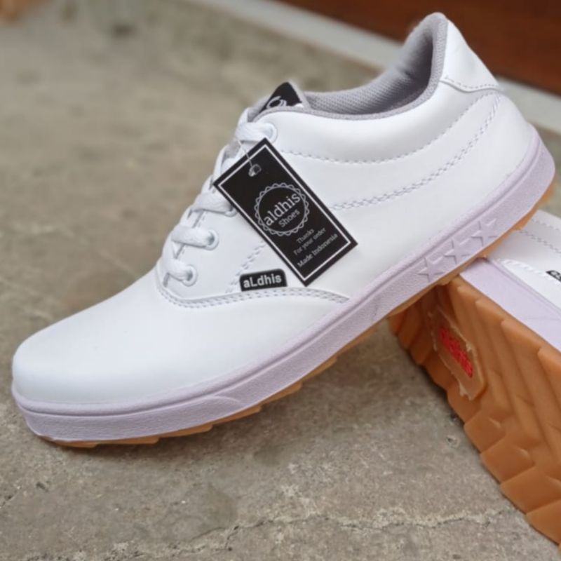 Sepatu Pria Kekinian 2022 Putih Polos Sneakers Keren Terbaru Aldhis Trendy Buat Gaya Laki laki dan W