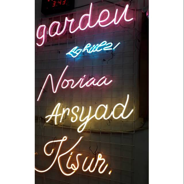 

Huruf Timbul Neon Sign