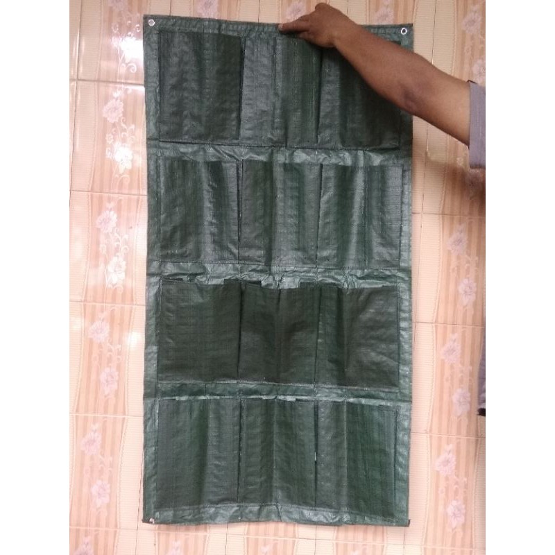 Pot dinding wall planter 12 kantong besar