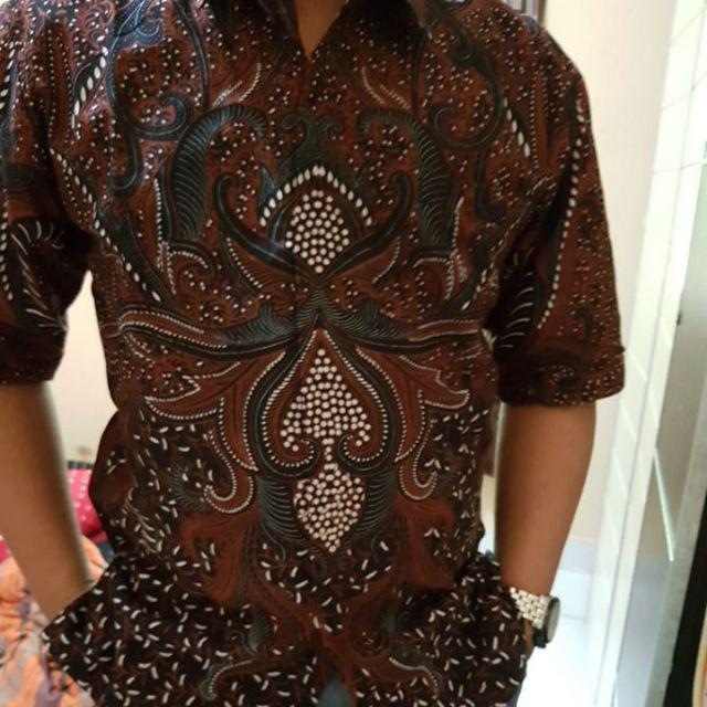 Sogan Hitam Kemeja Batik Pria Lapis Furing Lengan Pendek Katun Prisima Batik Solo
